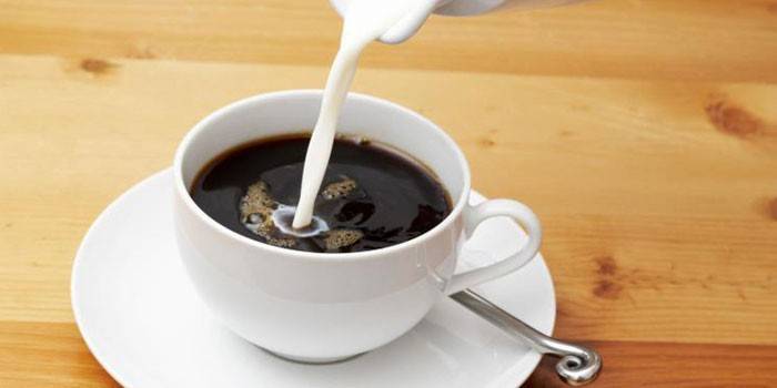Adding milk to coffee