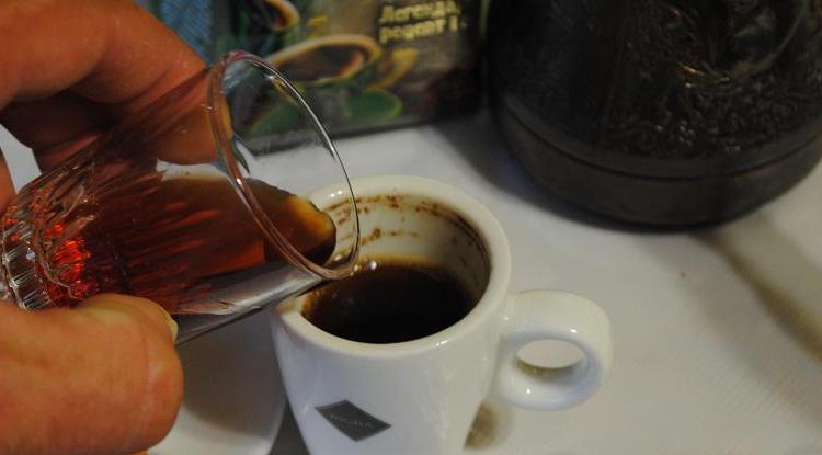 Это самый простой способ приготовить кофе с ромом.