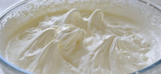 photo of properly whipped cream for Irish coffee
