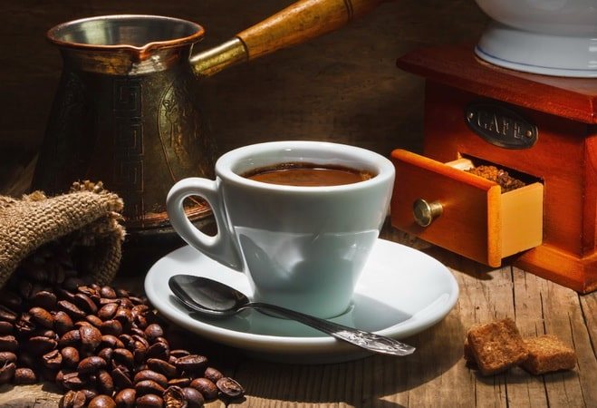 Как приготовить кофе с шафраном и стоит ли увлекаться им?