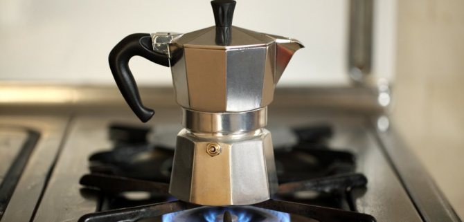 How to brew coffee in a geyser coffee maker