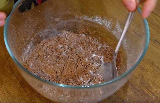 cocoa with starch in a bowl