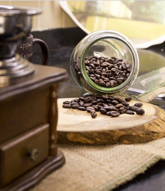 Which manual coffee grinder is better to choose?
