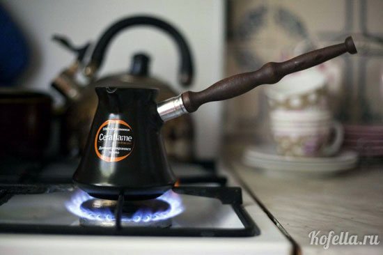 Ceramic Turk on a gas stove