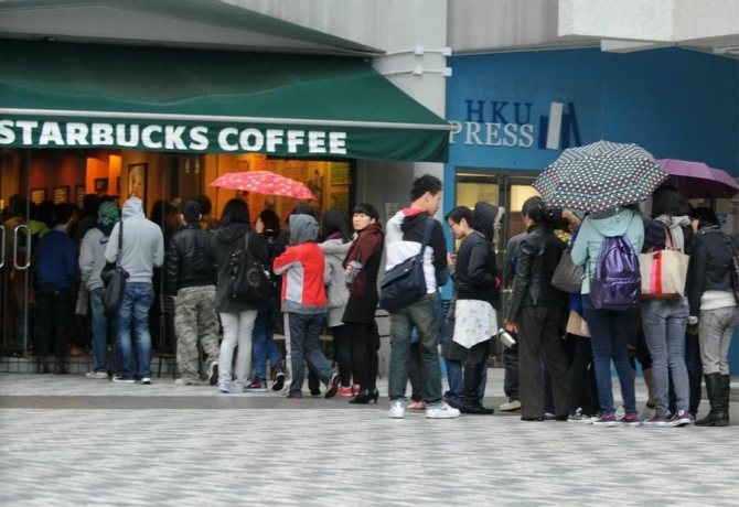 Queue at the opening of a coffee shop in Tokyo in 1996