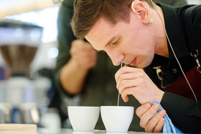 Победитель национального чемпионата Latte Art 2022 – Роман Лехнович, кофейня «26»