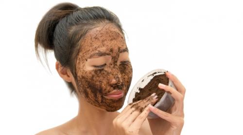 Homemade face scrub made from coffee and honey. Coffee face scrub 