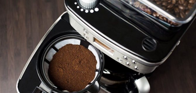 pour ground coffee into the coffee machine